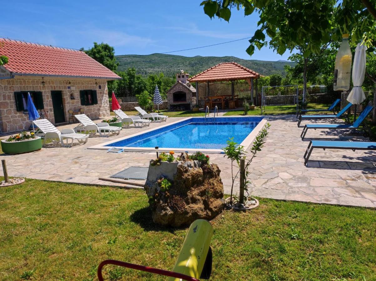 Nikini Dvori Villa Gradac  Bagian luar foto