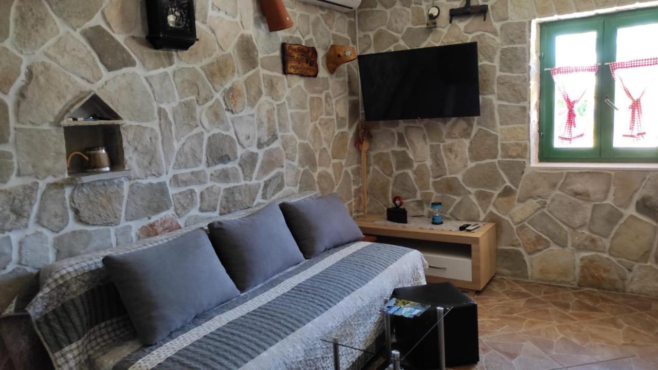 Nikini Dvori Villa Gradac  Bagian luar foto